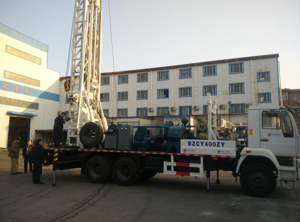 塞內加爾外商Mr.Ding先生來我廠考察訂購BZCY400ZY車載式水井鉆機